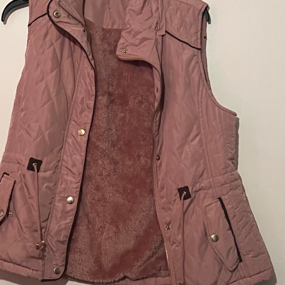 Vest - Picture 2 of 3